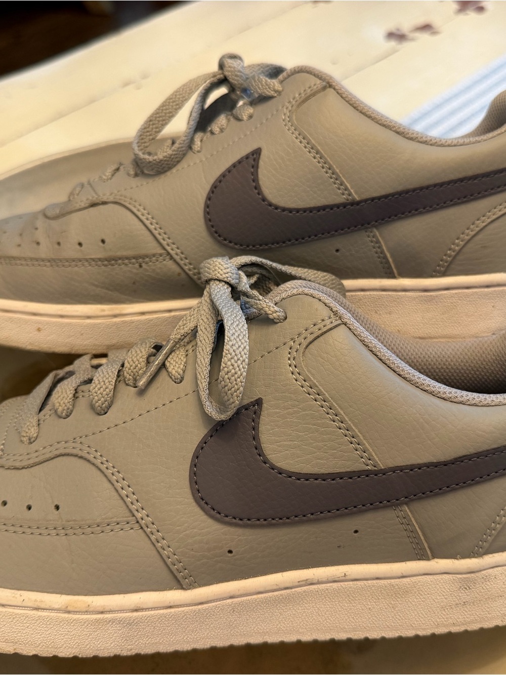 Nike Men’s Low-Top Sneakers in Light Gray with Dark Gray Swoosh